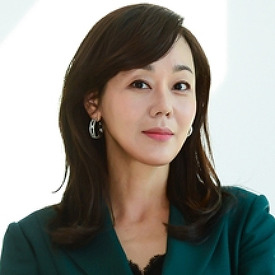 김윤진