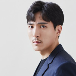 조태일